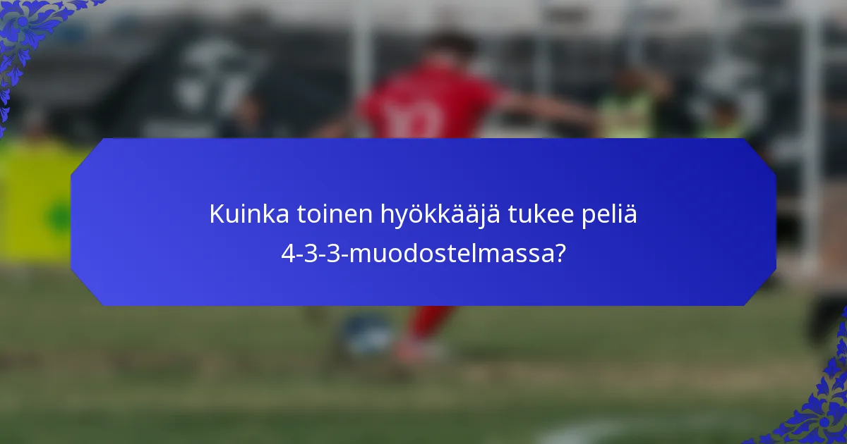 Kuinka toinen hyökkääjä tukee peliä 4-3-3-muodostelmassa?